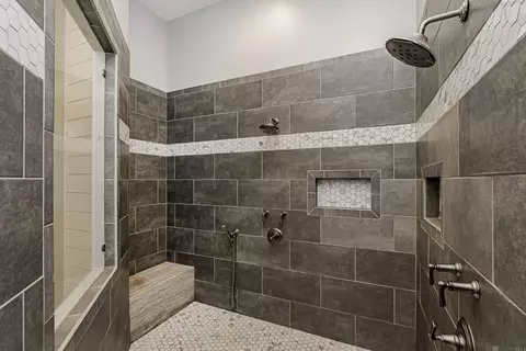 Bath - 16520 Hubbs Rd, Pride, LA 70770 photo 3 of 7