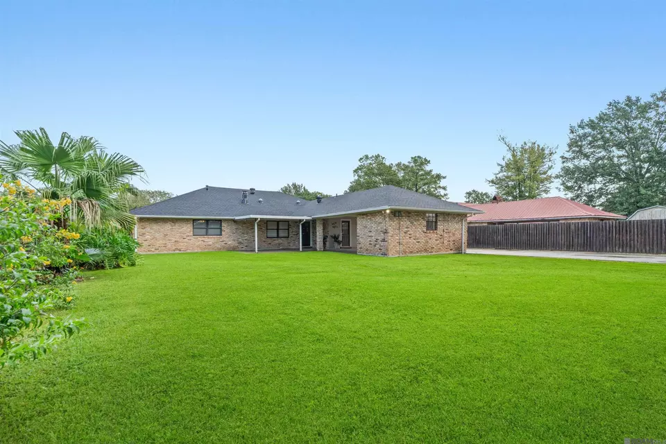 Exterior - 15132 Seven Pines Ave, Baton Rouge, LA 70817 photo 4 of 4
