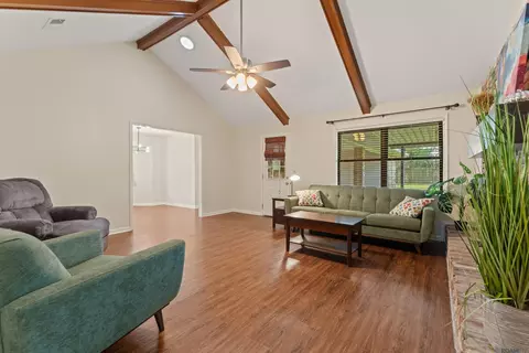 Living - 15132 Seven Pines Ave, Baton Rouge, LA 70817 photo 1 of 3