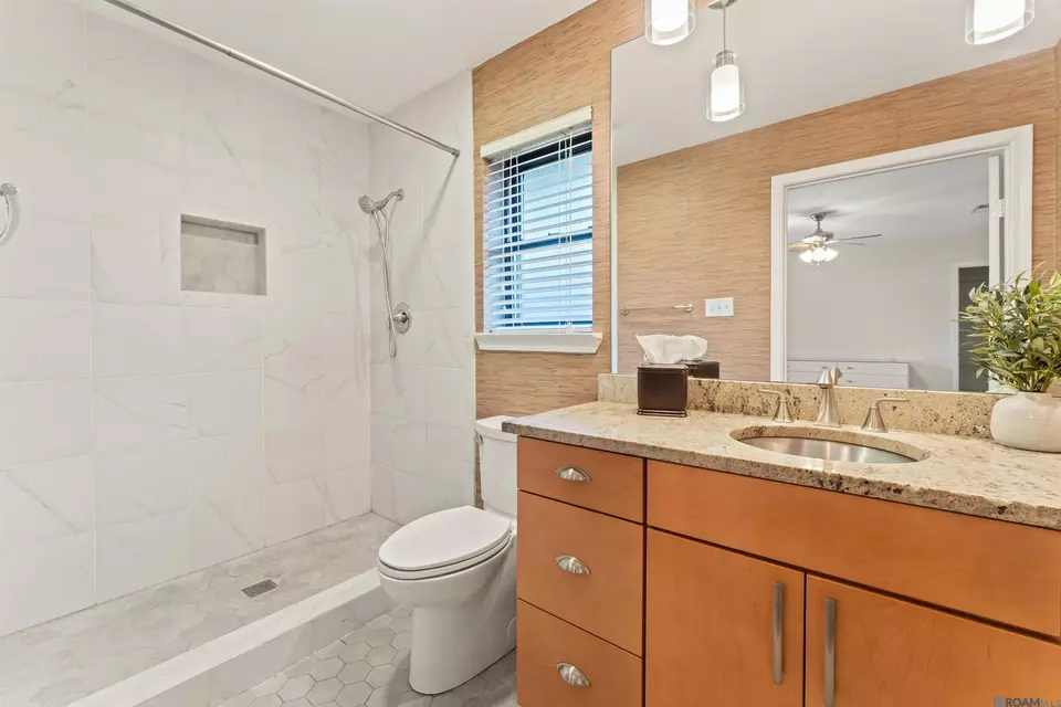 Bath - 15132 Seven Pines Ave, Baton Rouge, LA 70817 photo 1 of 2