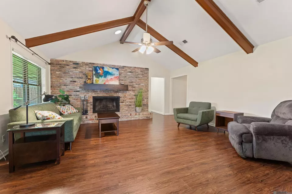 Living - 15132 Seven Pines Ave, Baton Rouge, LA 70817 photo 2 of 3
