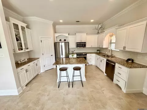 Kitchen - 12431 Three Lakes Dr, Walker, LA 70785 photo 1 of 2