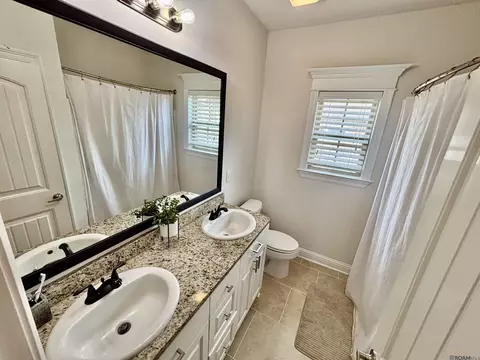 Bath - 12431 Three Lakes Dr, Walker, LA 70785 photo 1 of 2