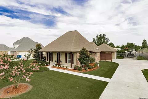 211 Amelia Ct, New Roads, LA 70760