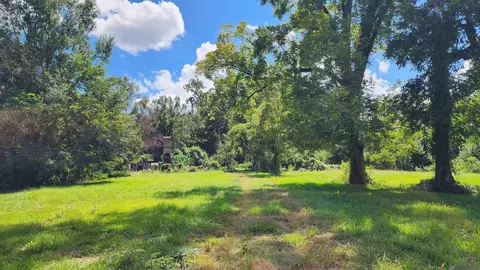 945 River Rd, Sunshine, LA 70780