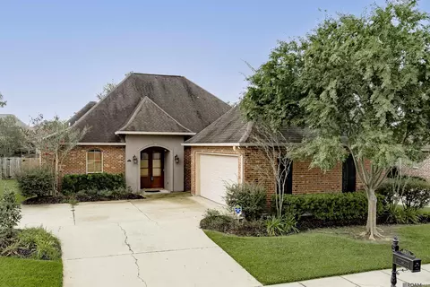 8601 Foxfield Dr, Baton Rouge, LA 70809