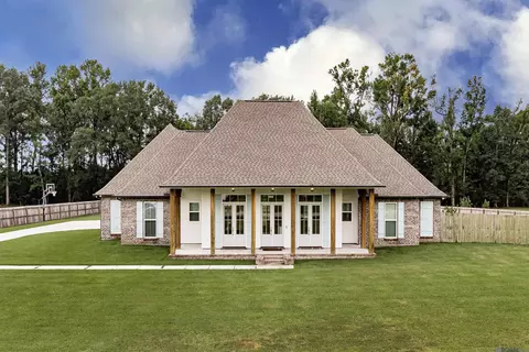 4567 Hidden Pointe Dr, Jackson, LA 70748