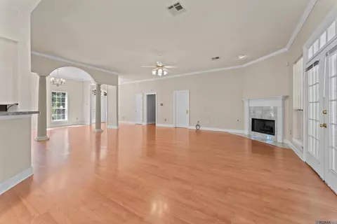 Living - 4761 Sharp Rd, Mandeville, LA 70471 photo 2 of 4