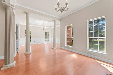 Living - 4761 Sharp Rd, Mandeville, LA 70471 photo 3 of 4