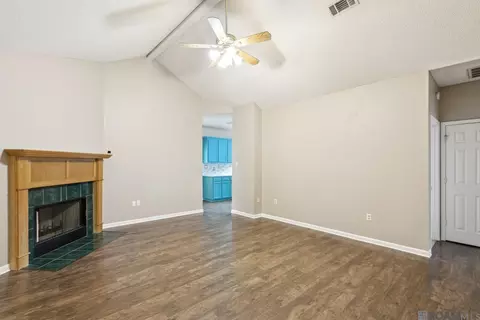 Living - 804 Circle Dr, Baker, LA 70714 photo 2 of 3