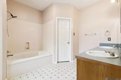 Bath - 804 Circle Dr, Baker, LA 70714 photo 1 of 3