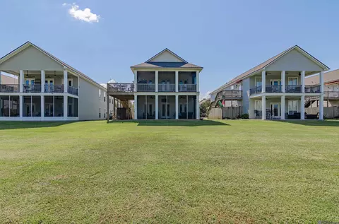 11182 River Highlands Dr # 4A, Saint Amant, LA 70774