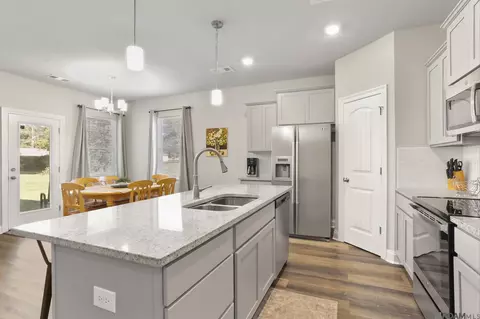 Kitchen - 17159 Cherokee Trce, Independence, LA 70443 photo 2 of 2
