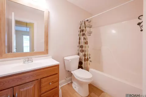 Bath - 29140 Peggy Dr, Walker, LA 70785 photo 1 of 2