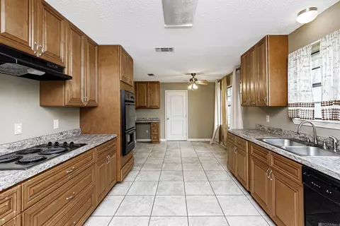 12212 Lazy Oaks Dr, Baker, LA 70714