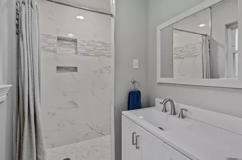 Bath - 11334 Sandra Dr, Walker, LA 70785 photo 1 of 3