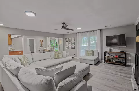 Living - 11334 Sandra Dr, Walker, LA 70785 photo 2 of 2