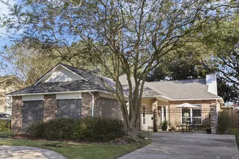 17715 Azalea Lakes Ave, Baton Rouge, LA 70817
