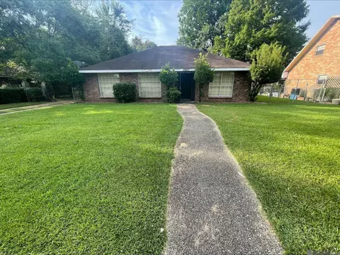 1019 E Palmview St, Gonzales, LA 70737