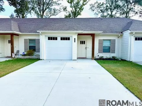 1220 Olde Oaks Dr, Zachary, LA 70791
