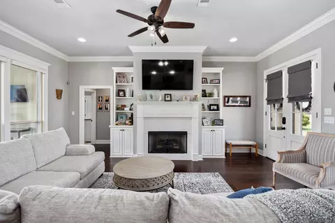 Living - 4850 Pointe Prospect Dr, Torbert, LA 70762 photo 1 of 2