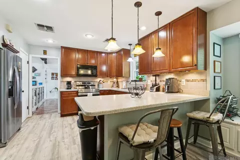 2223 W Canterbury Dr, Laplace, LA 70068