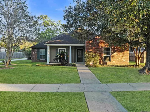 Exterior - 5003 S Laurel Creek Ct, Baton Rouge, LA 70817 photo 1 of 4