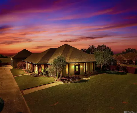 8788 Wyeth Dr, Denham Springs, LA 70706
