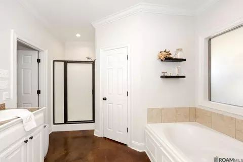 Bath - 15052 Coldwater Dr, Walker, LA 70785 photo 1 of 2