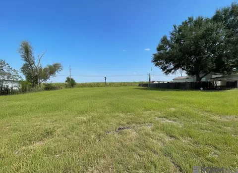 8122 Tuscaloosa Ave, Port Allen, LA 70767
