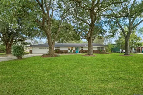 5946 Fennwood Dr, Zachary, LA 70791