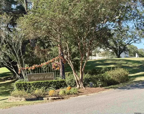 30 N Stately Oaks Dr, Saint George, LA 70810