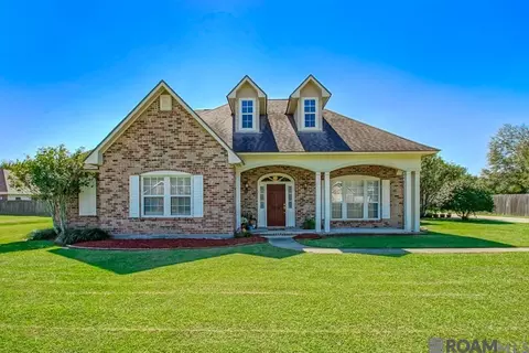 8614 R Dawes Dr, Denham Springs, LA 70706