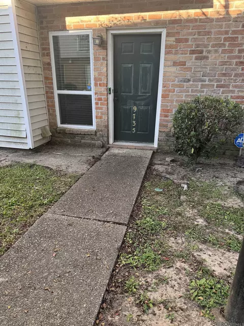 9735 Siegen Ln, Village St. George, LA 70810