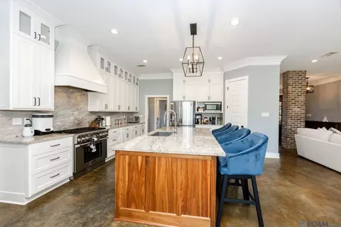 Kitchen - 23854 Monarch Pt, Springfield, LA 70462 photo 2 of 3
