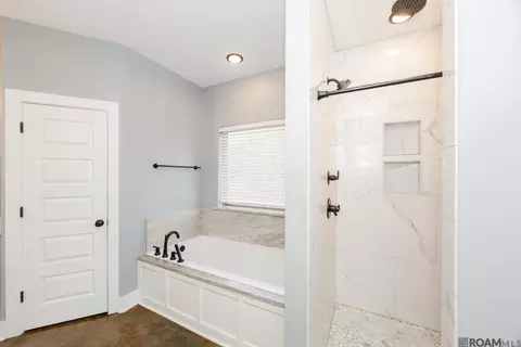 Bath - 23854 Monarch Pt, Springfield, LA 70462 photo 3 of 6