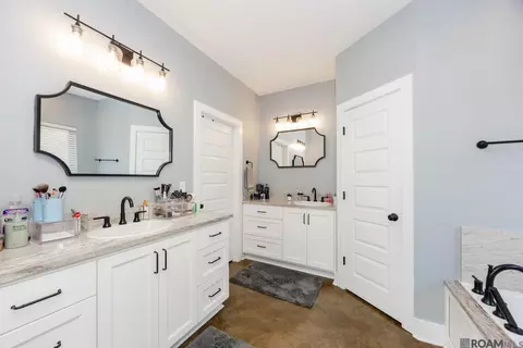 Bath - 23854 Monarch Pt, Springfield, LA 70462 photo 2 of 6