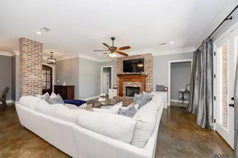 Living - 23854 Monarch Pt, Springfield, LA 70462 photo 1 of 1