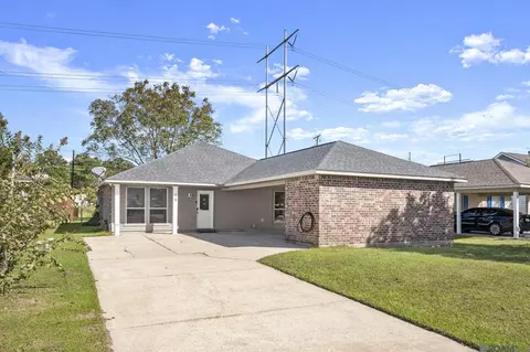 953 Meadow Glen Ave, Zachary, LA 70791