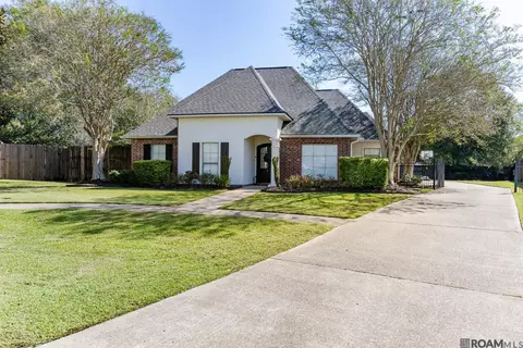 7566 Colonial Dr, Denham Springs, LA 70726