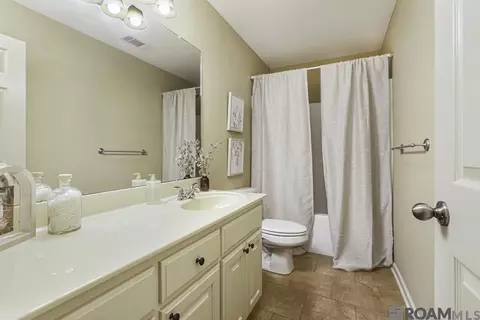 Bath - 12231 Greenbriar Dr, Walker, LA 70785 photo 1 of 1