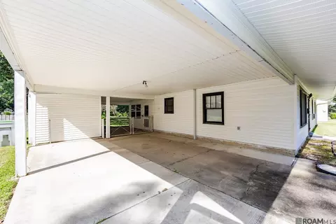655 Ray Weiland Dr, Baker, LA 70714 photo 2