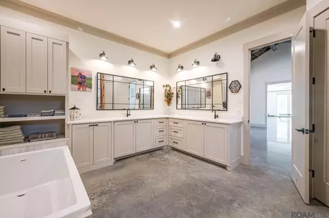 Bath - 36211 Weiss Rd, Walker, LA 70785 photo 2 of 6