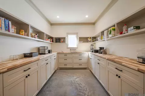 Kitchen - 36211 Weiss Rd, Walker, LA 70785 photo 5 of 5