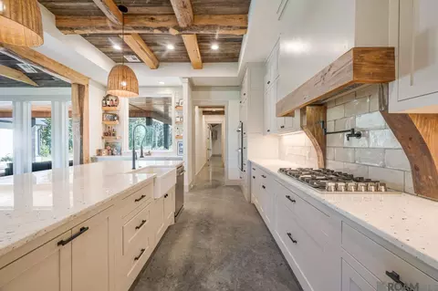 Kitchen - 36211 Weiss Rd, Walker, LA 70785 photo 3 of 5