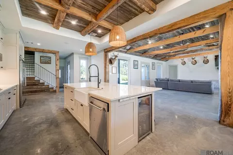 Kitchen - 36211 Weiss Rd, Walker, LA 70785 photo 4 of 5