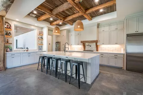 Kitchen - 36211 Weiss Rd, Walker, LA 70785 photo 2 of 5