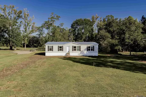 8693 Lebeau St, Livonia, LA 70755