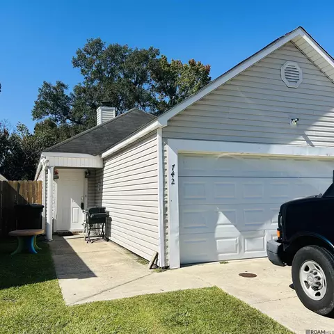 742 Hammond Manor Dr, Baton Rouge, LA 70816