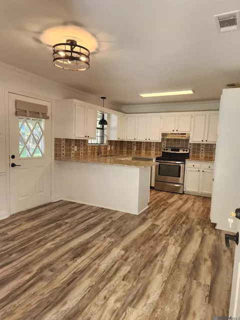 Kitchen - 32873 Duff Rd, Walker, LA 70785 photo 1 of 1